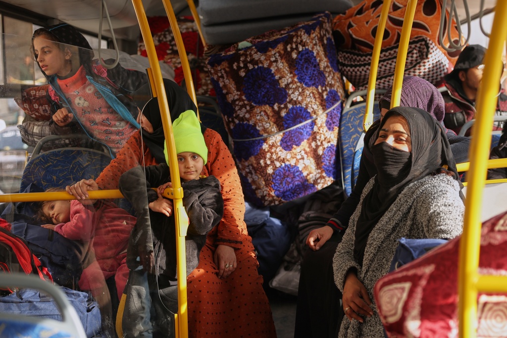 FILE - Displaced residents return to the Sheikh Maqsoud neighborhood after days of fighting between government forces and Kurdish fighters in the northern city of Aleppo, Syria, Tuesday, Jan. 13, 2026. (AP Photo/Ghaith Alsayed)