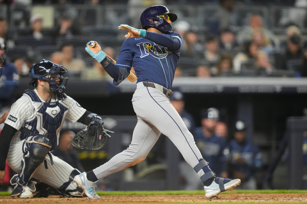 Tampa Bay Rays' Richie Palacios, right, hits an RBI single during the eighth inning of a baseball game against the New York Yankees, Friday, May 22, 2026, in New York. (AP Photo/Yuki Iwamura)