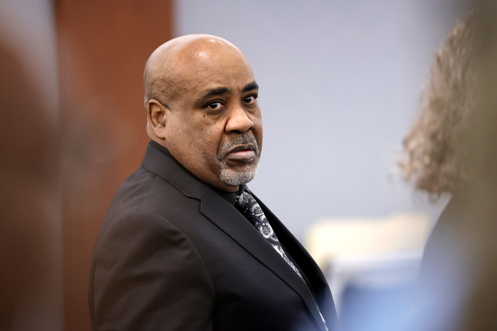 Duane Davis stands during a break in closing arguments during his murder trial, related to the 1996 killing of rapper Tupac Shakur, in Clark County District Court at the Regional Justice Center in Las Vegas, Monday, Aug. 31, 2026. (Steve Marcus/Pool Photo via AP)