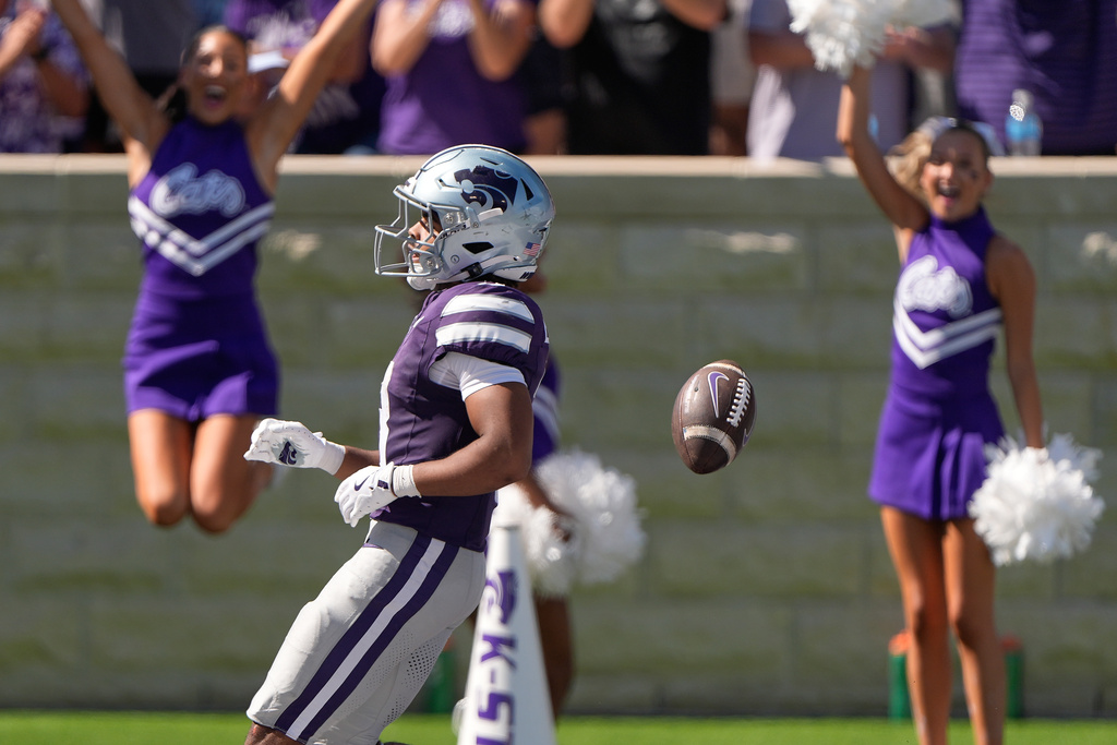 Kansas State running back Dylan Edwards runs into the end zone to score a touchdown during the second half of an NCAA college football game against Central Florida, Saturday, Sept. 27, 2025, in Manhattan, Kan. (AP Photo/Charlie Riedel)