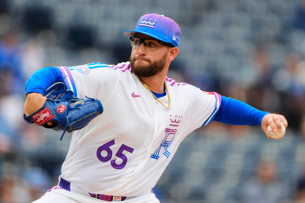Kansas City Royals starting pitcher Noah Cameron throws during the first inning of a baseball game against the Chicago White Sox, Sunday, April 12, 2026, in Kansas City, Mo. (AP Photo/Charlie Riedel)