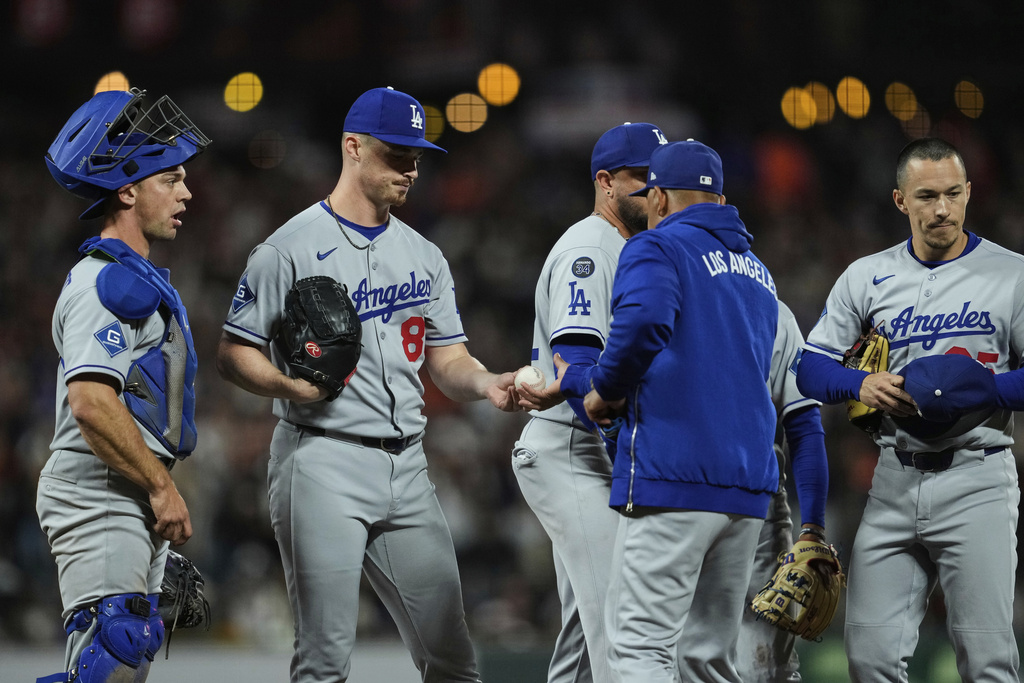 Los Angeles Dodgers pitcher Jack Dreyer, second from left, hands the ball over to manager Dave Roberts as he exits during the ninth inning of a baseball game against the San Francisco Giants, Friday, Sept. 12, 2025, in San Francisco. (AP Photo/Godofredo A. Vásquez)