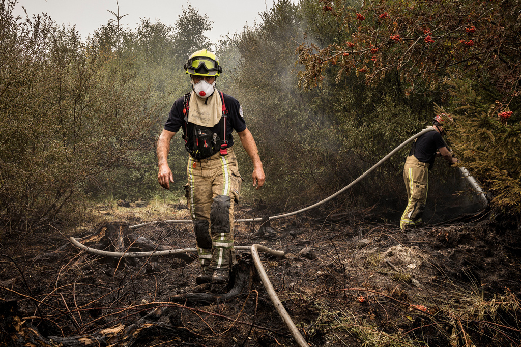 Firefighter work to extinguish wildfires at Hautes Fagnes near Waimes, Belgium, Sunday, Aug. 16, 2026. (Photo AP/Valentin Bianchi)