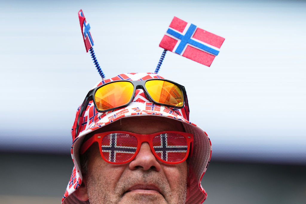 A fan of Norway waits for the beginning of the World Cup quarterfinal soccer match between Norway and England in Miami Gardens, Fla., Saturday, July 11, 2026. (AP Photo/Lynne Sladky)