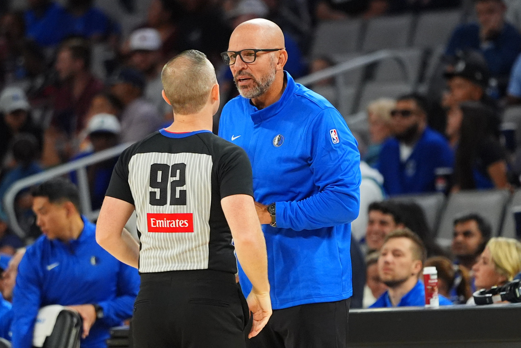Dallas Mavericks head coach Jason Kidd, right, talks to referee Brent Haskill (92) during the second half of a preseason NBA basketball game against the Oklahoma City Thunder in Fort Worth, Texas, Monday, Oct. 6, 2025. (AP Photo/LM Otero)