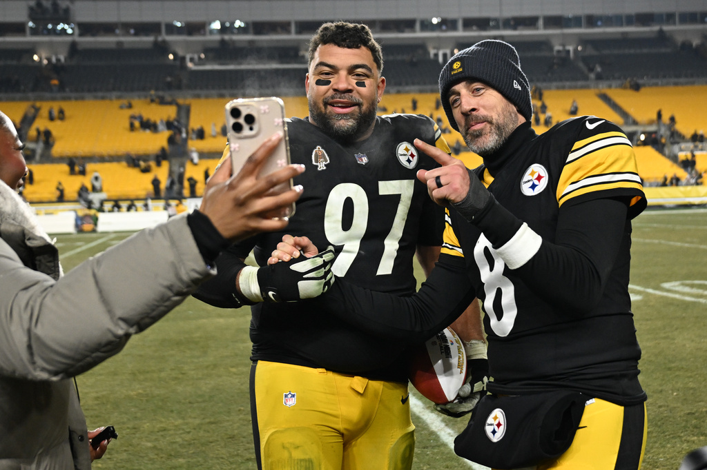 Pittsburgh Steelers quarterback Aaron Rodgers stands with defensive tackle Cameron Heyward (97) after an NFL football game against the Baltimore Ravens, Sunday, Jan. 4, 2026, in Pittsburgh. (AP Photo/Justin Berl)