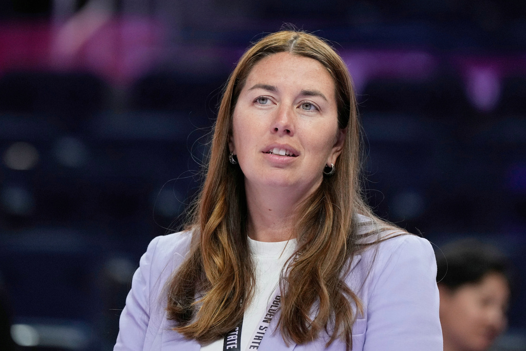 Golden State Valkyries president Jess Smith watches as players warm up before a WNBA basketball game against the Indiana Fever, Sunday, Aug. 31, 2025, in San Francisco. (AP Photo/Godofredo A. Vásquez)
