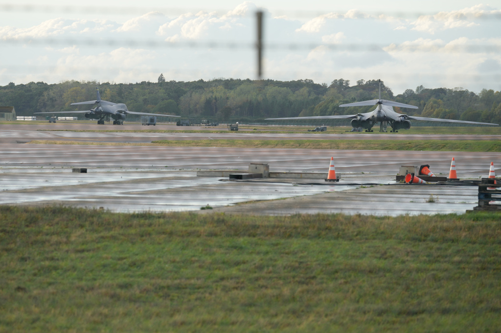United States Airforce B1 bombers are seen at RAF Fairford, a US Airbase, after an incident in Fairford, England, Sunday, Sept. 27, 2026. (AP Photo/Alastair Grant)