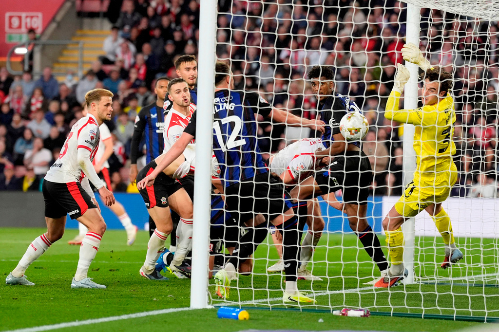 Southampton's Ross Stewart, center partially obscured, scores their first goal of the game during the EFL Championship play off semifinal soccer game between Southampton and Middlesbrough, Tuesday, May 12, 2026, in, Southampton, England. (Andrew Matthews/PA via AP)