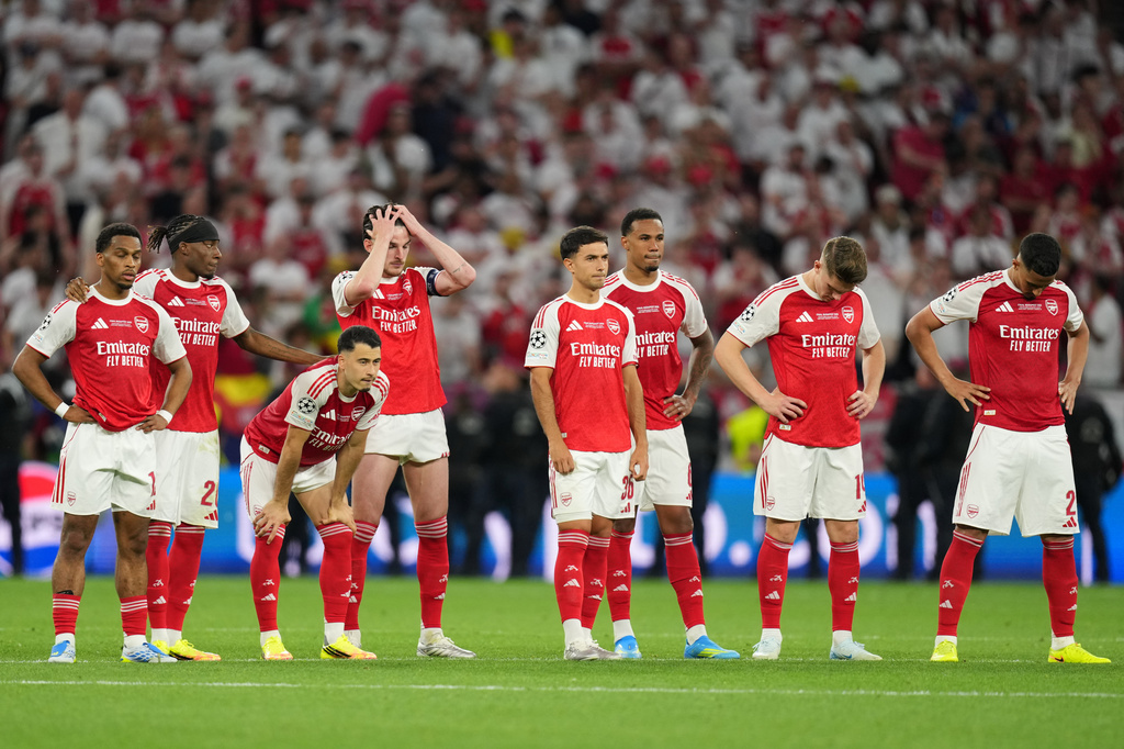 Arsenal players react during the shoot out penalty during the Champions League final soccer match between Paris Saint-Germain and Arsenal in Budapest, Hungary, Saturday, May 30, 2026. (AP Photo/Andreea Alexandru)