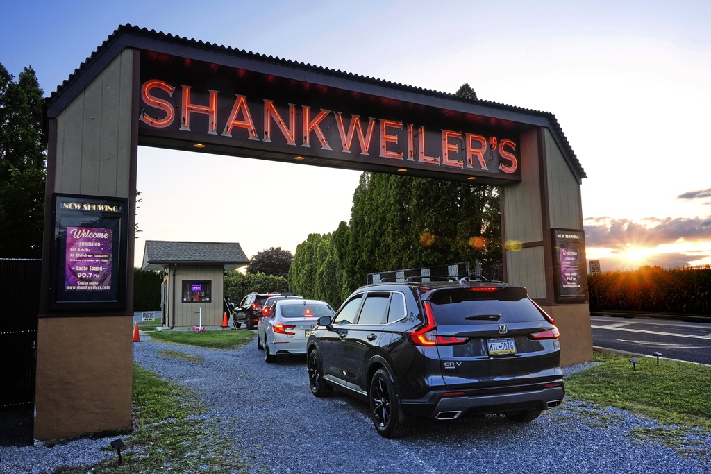 The sun sets on the Shankweiler Drive-In as cars arrive for the evening's double feature of "Jaws" and "Twisters" in Orefield, Pa., Friday, Aug. 29, 2025. (AP Photo/Gene J. Puskar)