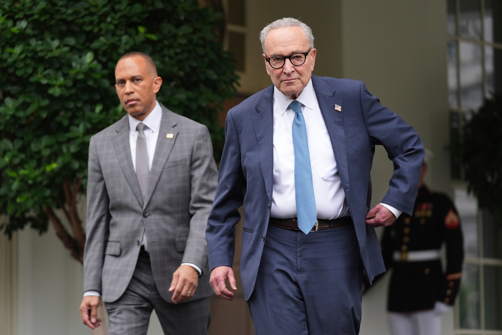 Senate Minority Leader Chuck Schumer, D-N.Y., right, and House Minority Leader Hakeem Jeffries, D-N.Y., walk speak to members of the media outside the West Wing at the White House in Washington, Monday, Sept. 29, 2025, in Washington. (AP Photo/Evan Vucci)