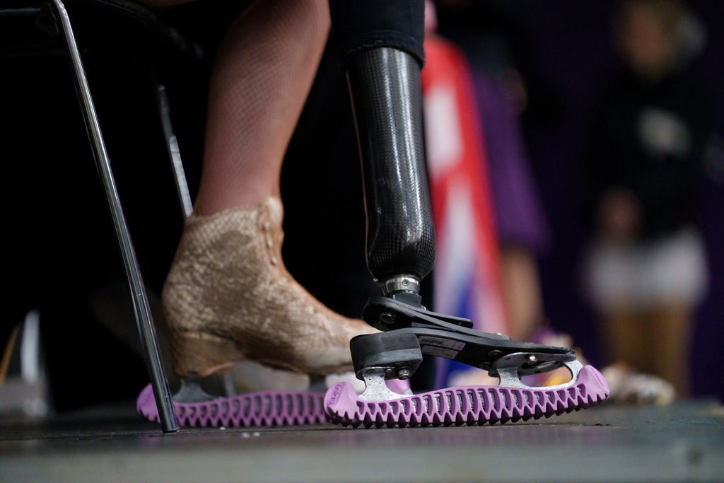 Stef Reid, a former Paralympic athlete who now does figure skating, wears a specialized, custom-engineered prosthetic blade after competing in the British Adult Figure Skating Championships in Sheffield, England, Friday, Feb. 6, 2026. (AP Photo/Jon Super)