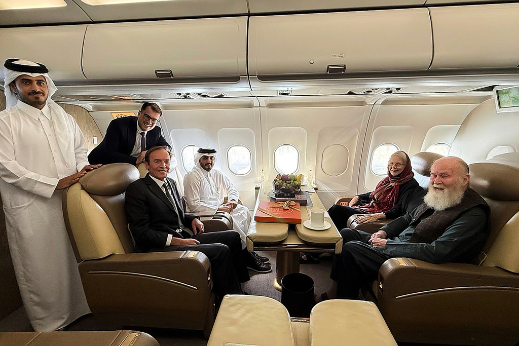 In this photo provided by Qatar Foreign Ministry, Qatari and British diplomats, left, pose with the released British couple, Barbie and Peter Reynolds, aboard a plane before departing to Qatar from Kabul, Afghanistan, Friday, Sept. 19, 2025. (Qatar Foreign Ministry via AP)