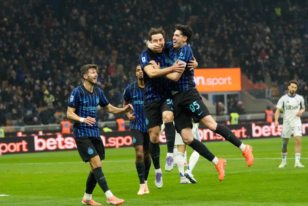 Inter vence 4-0 a Como y lidera la Serie A. Fiorentina sigue sin ganar.