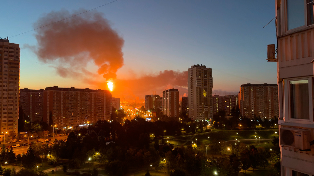 Flame and smoke is seen rising from Moscow's oil refinery in the south east of the city following a largescale Ukrainian drone attack, Sunday, Sept. 20, 2026. (UGC via AP)