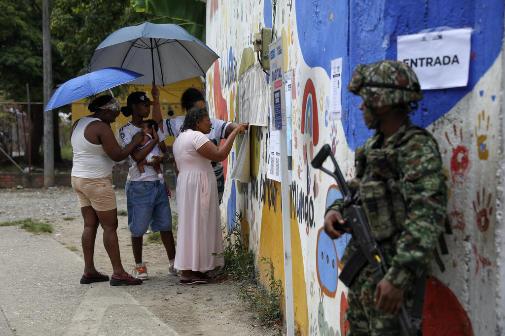 Voters check electoral lists during the runoff presidential election in Jamundi, Colombia, Sunday, June 21, 2026. (AP Photo/Santiago Saldarriaga)