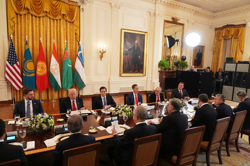 Vice President JD Vance, from left, President Donald Trump and Secretary of State Marco Rubio attend a dinner with leaders from countries in Central Asia, Thursday, Nov. 6, 2025, in the East Room of the White House in Washington. (AP Photo/Jacquelyn Martin)