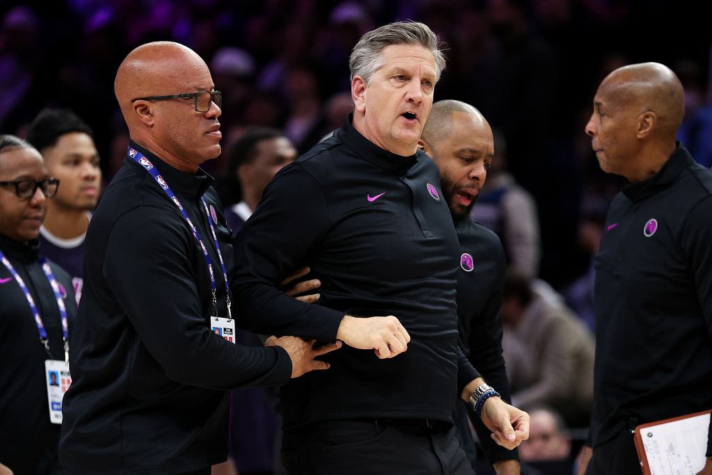 Minnesota Timberwolves head coach Chris Finch reacts after being ejected from during the first half of an NBA basketball game against the Oklahoma City Thunder, Friday, Dec. 19, 2025, in Minneapolis. (AP Photo/Matt Krohn)