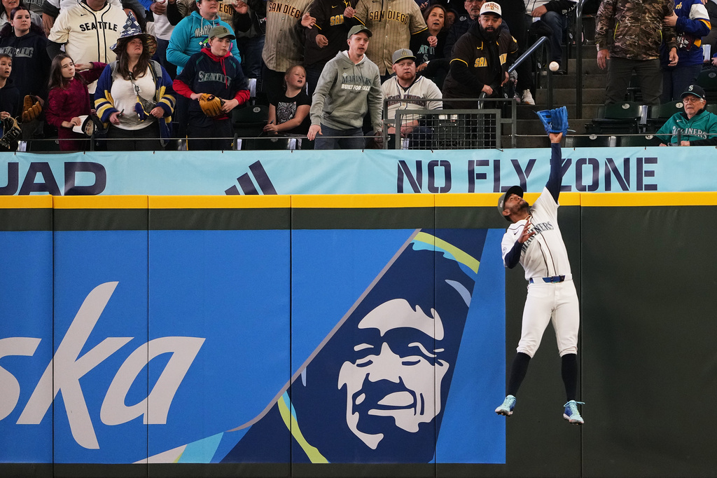 Seattle Mariners center fielder Julio Rodríguez makes a leaping grab of a long fly ball off the bat of San Diego Padres' Rodolfo Durán during the ninth inning of a baseball game, Saturday, May 16, 2026, in Seattle. (AP Photo/Lindsey Wasson)