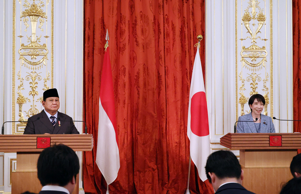 Indonesian President Prabowo Subianto, left, and Japanese Prime Minister Sanae Takaichi announce their statements after their talks at the Akasaka guesthouse in Tokyo Tuesday, March 31, 2026. (Yoshikazu Tsuno/Pool Photo via AP)