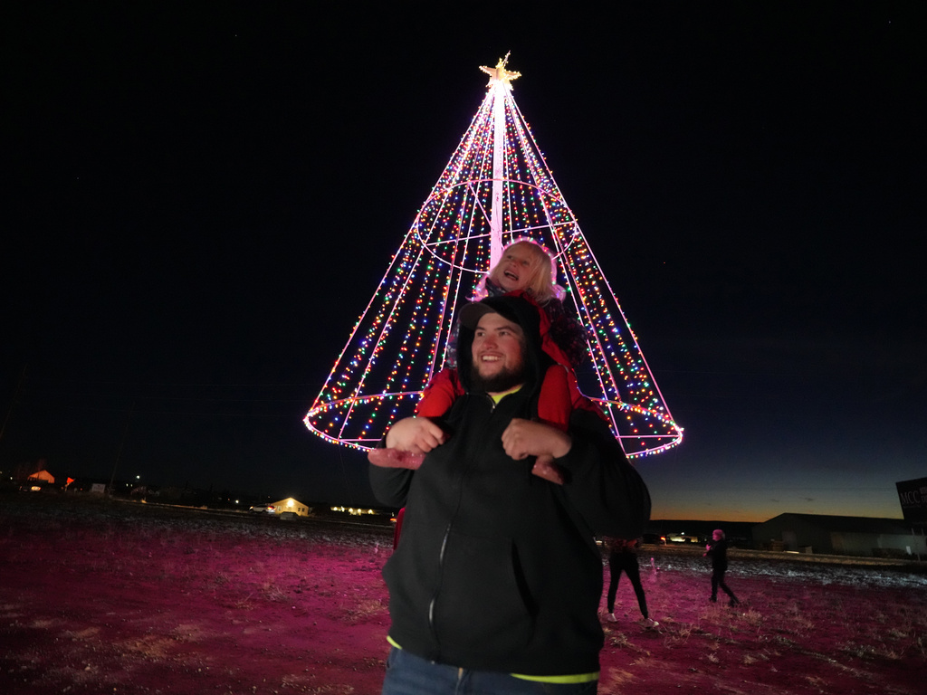 Aaron Jessop and his 4-year-old niece, Azure Jessop attend a Christmas tree lighting Thursday, Dec. 4, 2025, in Hildale, Utah. In this former haven for a polygamous religious sect on the Utah-Arizona line to do something that is common across the United States but had been forbidden here for decades: Lighting a public Christmas tree, (AP Photo/Rick Bowmer)