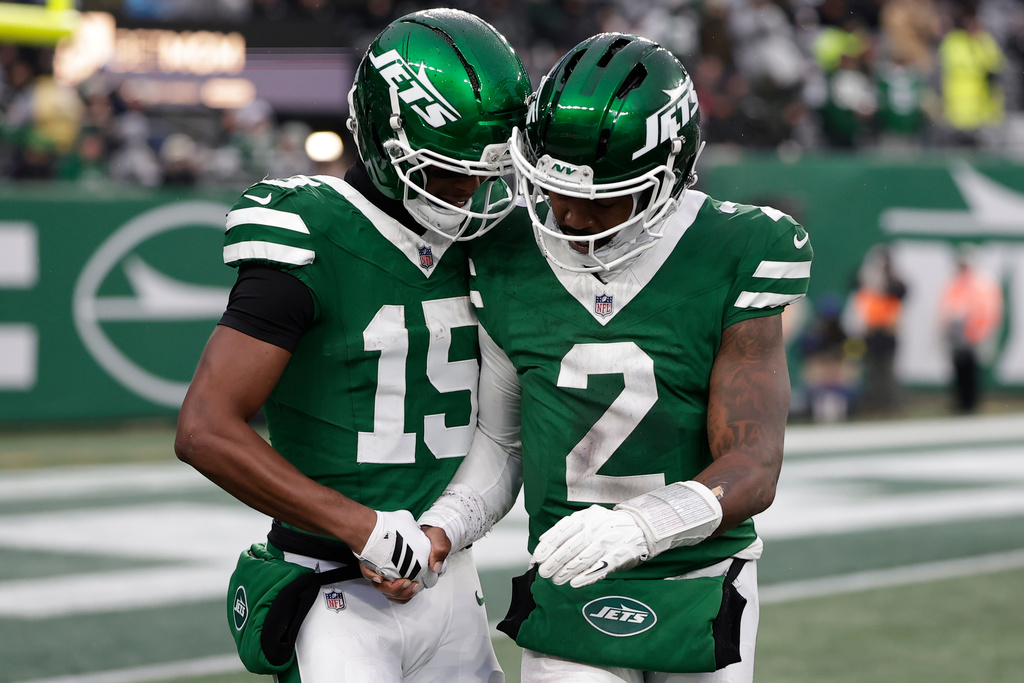 New York Jets wide receiver Adonai Mitchell (15) celebrates his touchdown with quarterback Tyrod Taylor (2) against the Atlanta Falcons during the second half of an NFL football game, Sunday, Nov. 30, 2025, in East Rutherford, N.J. (AP Photo/Adam Hunger)
