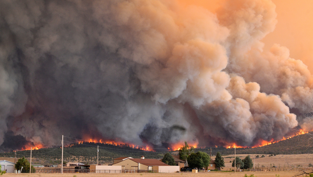 The Aspen Acres fire engulfs a hillside near Beulah, Colo., on Monday, June 29, 2026. (Jerilee Bennett/The Gazette via AP)