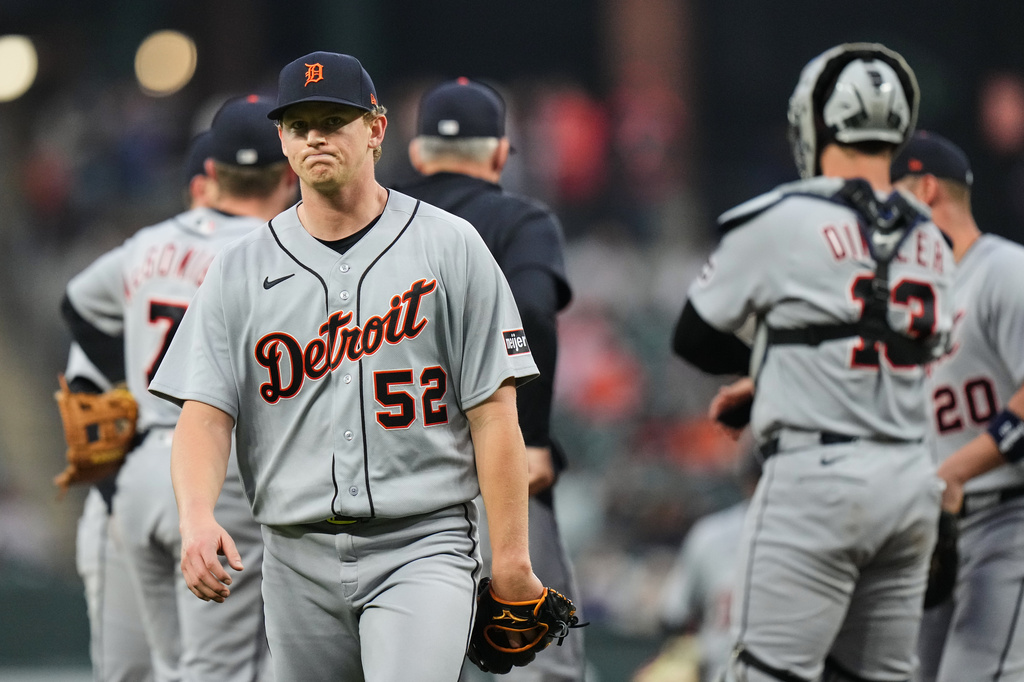 Detroit Tigers starter Troy Melton (52) leaves the mound after a pitching substitution was made during the sixth inning in the second baseball game of a doubleheader against the Baltimore Orioles, Sunday, May 24, 2026, in Baltimore. (AP Photo/Stephanie Scarbrough)