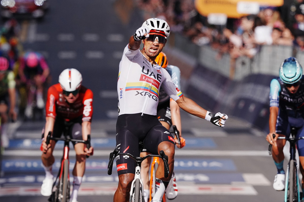 Ecuador's Manuel Jhonatan Narvaez celebrates winning the 4th stage of the Giro d'Italia cycling race, from Catanzaro to Cosenza, Italy, Tuesday, May 12, 2026. (Gian Mattia d'Alberto/LaPresse via AP)
