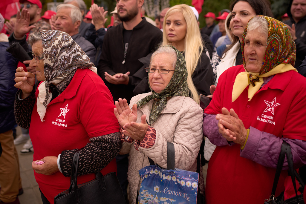 Women applaud at a rally of the Russia-friendly Patriotic Electoral Bloc in Chisinau, Moldova, Thursday, Sept. 25, 2025, ahead of parliamentary elections taking place on Sept. 28. (AP Photo/Vadim Ghirda)