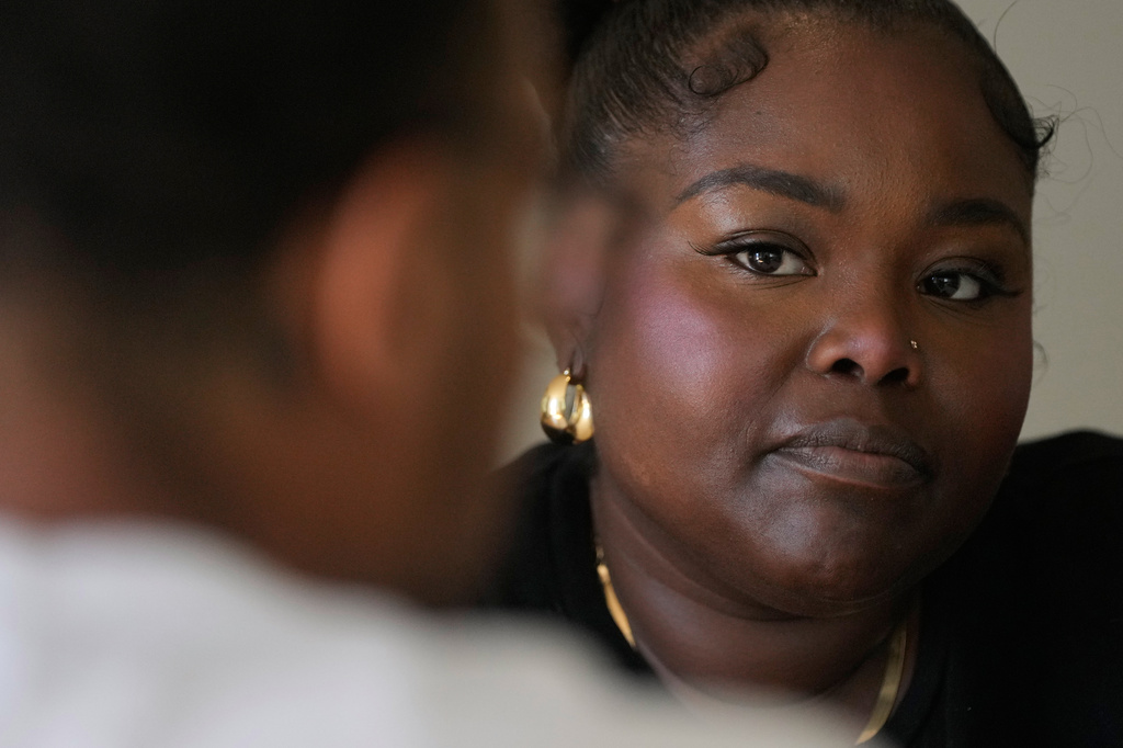 Oakland Ceasefire-Lifeline life coach LaSasha Long, right, talks to Bernard C. during an interview Thursday, April 23, 2026, in Oakland, Calif. (AP Photo/Jeff Chiu)