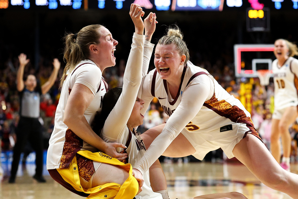 Minnesota guard Amaya Battle, center, celebrates after her winning basket against Mississippi during the second half in the second round of the NCAA college basketball tournament, Sunday, March 22, 2026, in Minneapolis. (AP Photo/Matt Krohn)