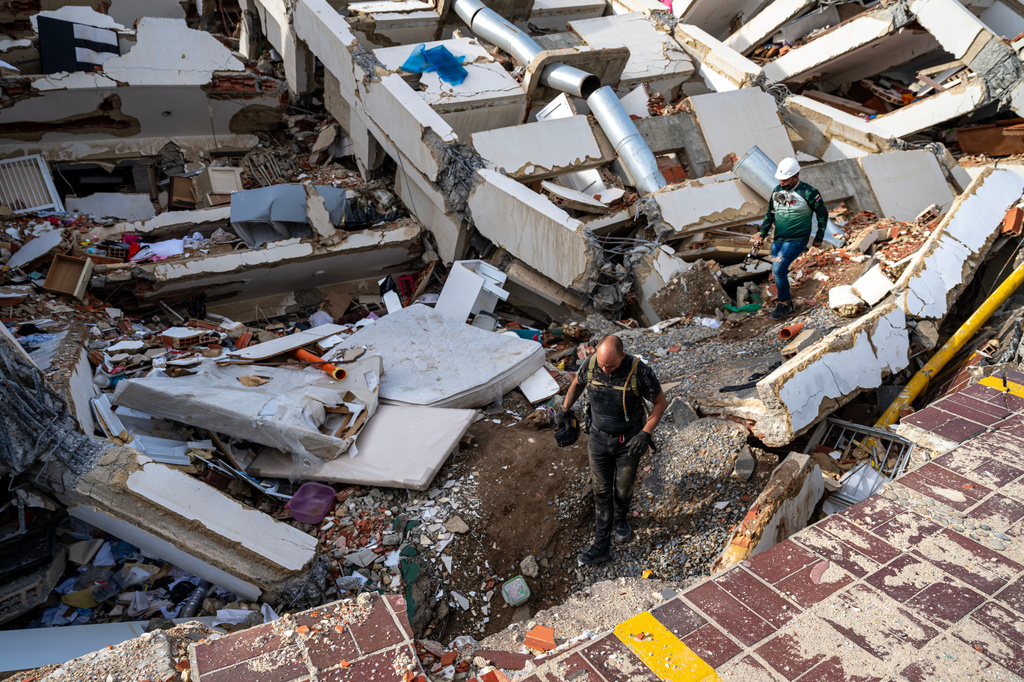 Volunteers and rescuers help to find survivors in a collapsed building in Caraballeda, La Guaira, Venezuela Tuesday, June 30, 2026, following two powerful earthquakes. (Miguel Medina/Pool Photo via AP)