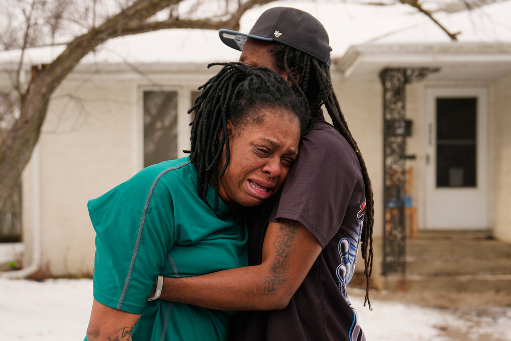 A family member reacts after federal immigration officers make an arrest Sunday, Jan. 11, 2026, in Minneapolis. (AP Photo/John Locher)