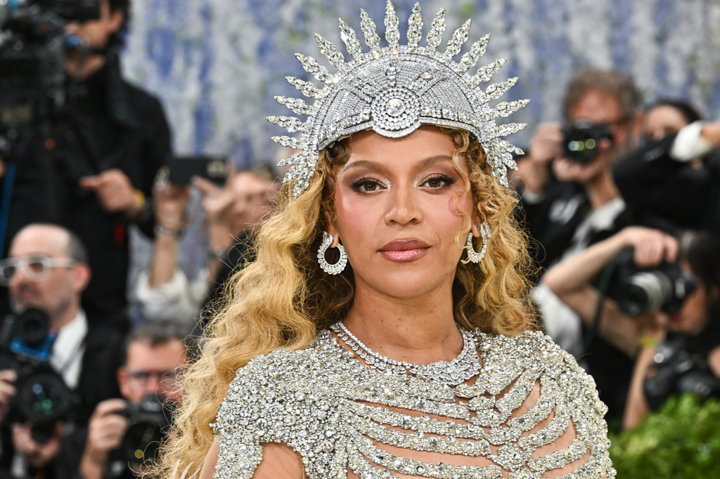 Beyoncé arrives at The Metropolitan Museum of Art's Costume Institute benefit gala celebrating the opening of the "Costume Art" exhibition on Monday, May 4, 2026, in New York. (Photo by Evan Agostini/Invision/AP)