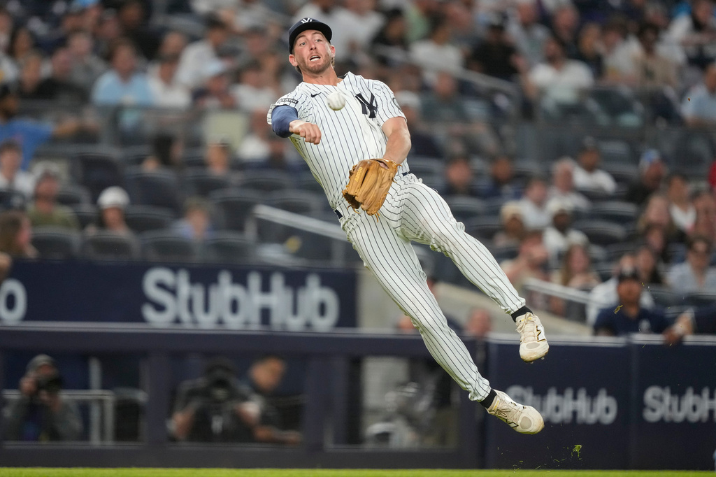 New York Yankees third baseman Ryan McMahon attempts to throw out Toronto Blue Jays' Ernie Clement at first base during the seventh inning of a baseball game, Wednesday, May 20, 2026, in New York. (AP Photo/Yuki Iwamura)