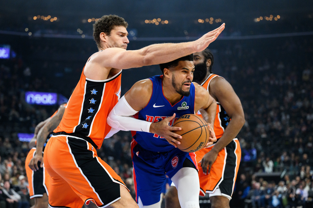 Detroit Pistons forward Tobias Harris, right, controls the ball while under pressure from Los Angeles Clippers center Brook Lopez during the first half of an NBA basketball game, Sunday, Dec. 28, 2025, in Inglewood, Calif. (AP Photo/William Liang)