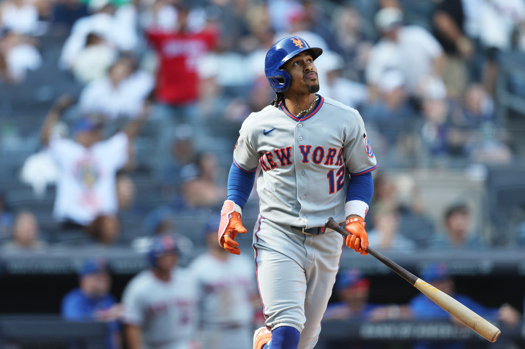 New York Mets' Francisco Lindor (12) hits a grand slam during the eighth inning of a baseball game against the New York Yankees, Saturday, Sept. 12, 2026, in New York. (AP Photo/Heather Khalifa)