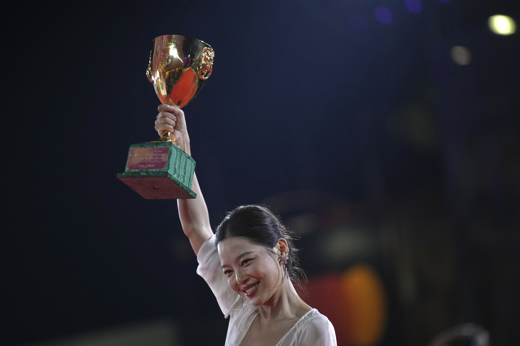 Xin Zhilei, winner of the Coppa Volpi award for best actress for 'The Sun Rises on Us All', poses for photographers at the awards photo call during the 82nd edition of the Venice Film Festival in Venice, Italy, on Saturday, Sept. 6, 2025. (Photo by Alessandra Tarantino/Invision/AP)