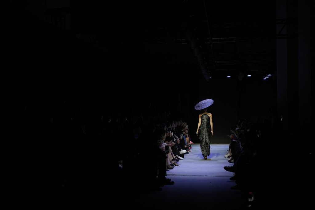 A model wears a creation by Brazilian brand Artemisi on a runway at the Moscow Fashion Week in Moscow, Russia, Friday, Aug. 29, 2025. (AP Photo/Pavel Bednyakov)
