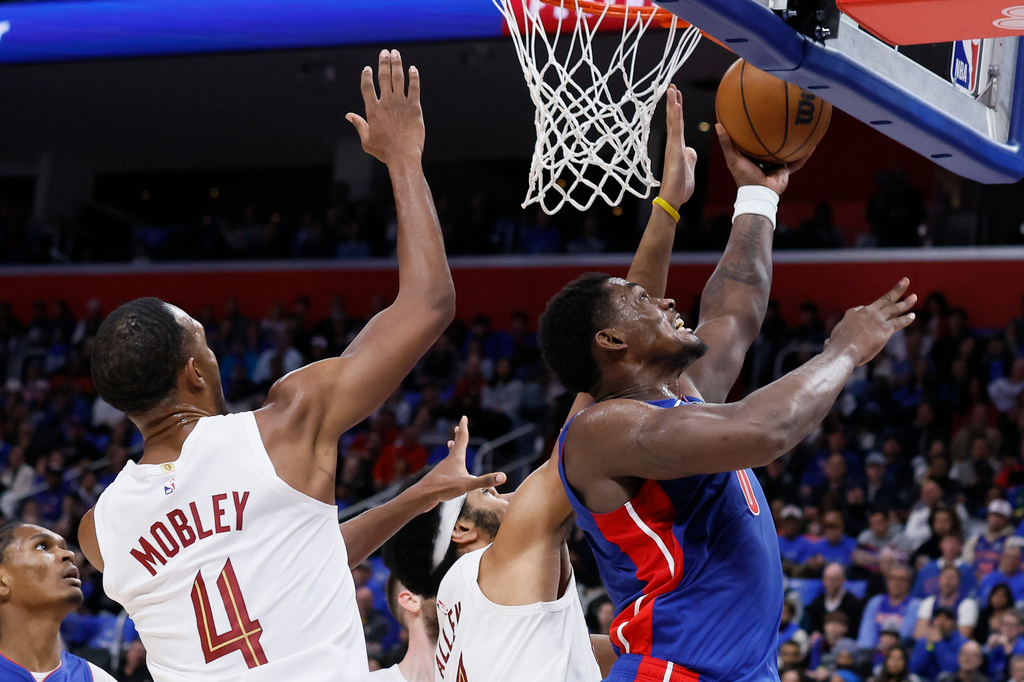 Detroit Pistons center Jalen Duren lays up a shot against Cleveland Cavaliers center Jarrett Allen, center, and center Evan Mobley (4) during the first half in Game 5 of a second-round NBA playoffs basketball series, Wednesday, May 13, 2026, in Detroit. (AP Photo/Duane Burleson)