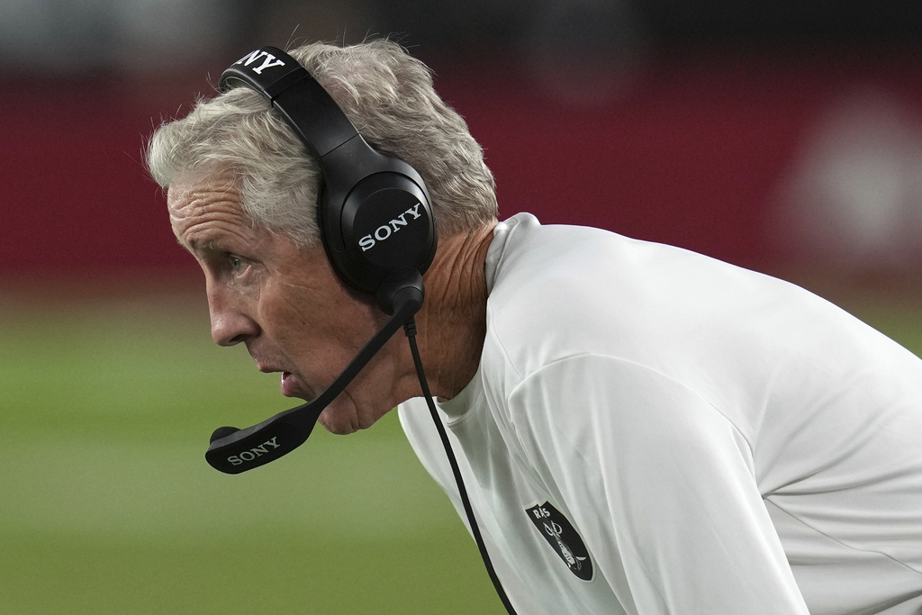 Las Vegas Raiders head coach Pete Carroll watches play during the first half of an NFL preseason football game agaisnt the Arizona Cardinals, Saturday, Aug. 23, 2025, in Glendale. (AP Photo/Rick Scuteri)
