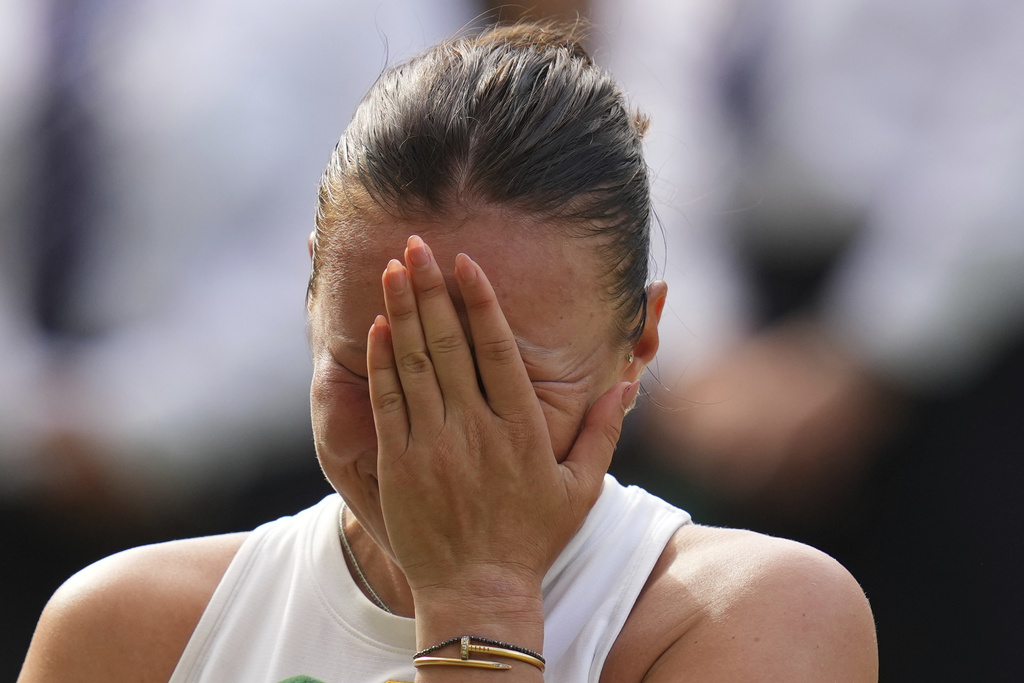 Amanda Anisimova of the U.S. reacts after losing the women's singles final match against Iga Swiatek of Poland at the Wimbledon Tennis Championships in London, Saturday, July 12, 2025.(AP Photo/Kirsty Wigglesworth)
