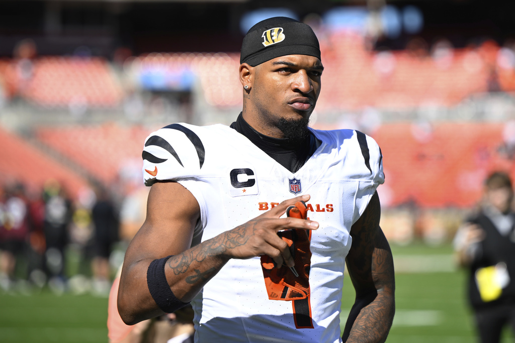 Cincinnati Bengals wide receiver Ja'Marr Chase (1) walks off the field after a win over the Cleveland Browns in an NFL football game Sunday, Sept. 7, 2025, in Cleveland. (AP Photo/David Richard)