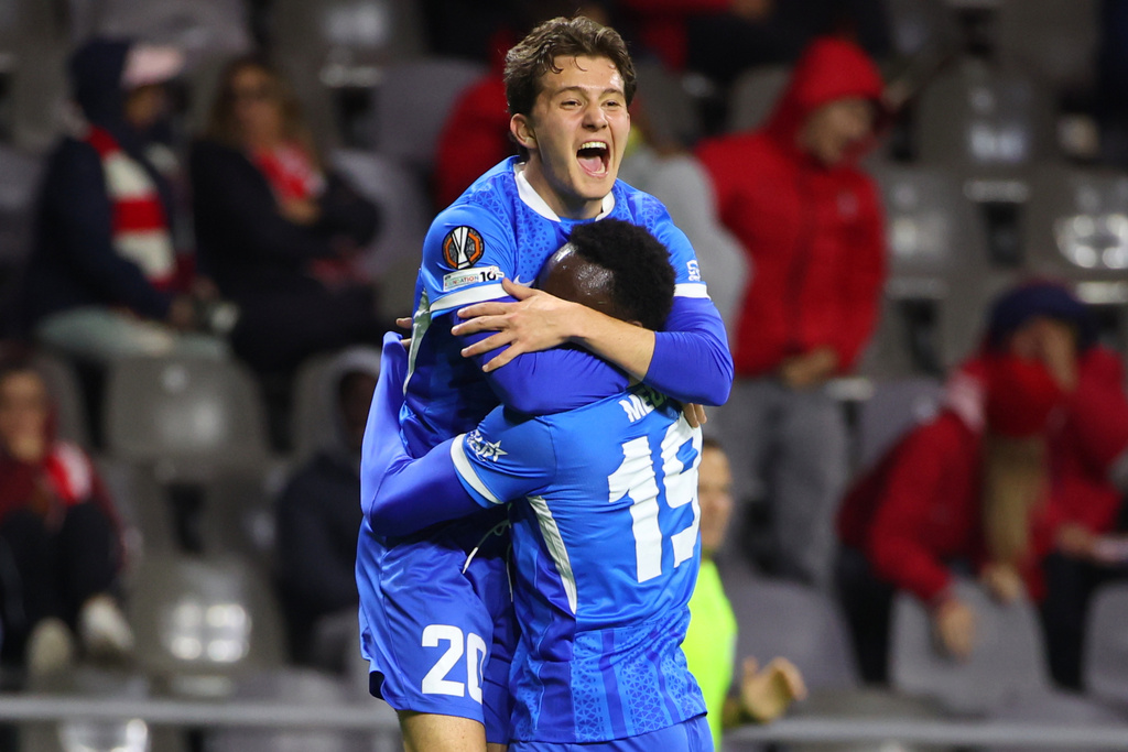 Genk's Yaimar Medina celebrates with Konstantinos Karetsas, left, after scoring his side's fourth goal during the Europa League opening phase soccer match between SC Braga and KRC Genk in Braga, Portugal, Thursday, Nov. 6, 2025. (AP Photo/Luis Vieira)