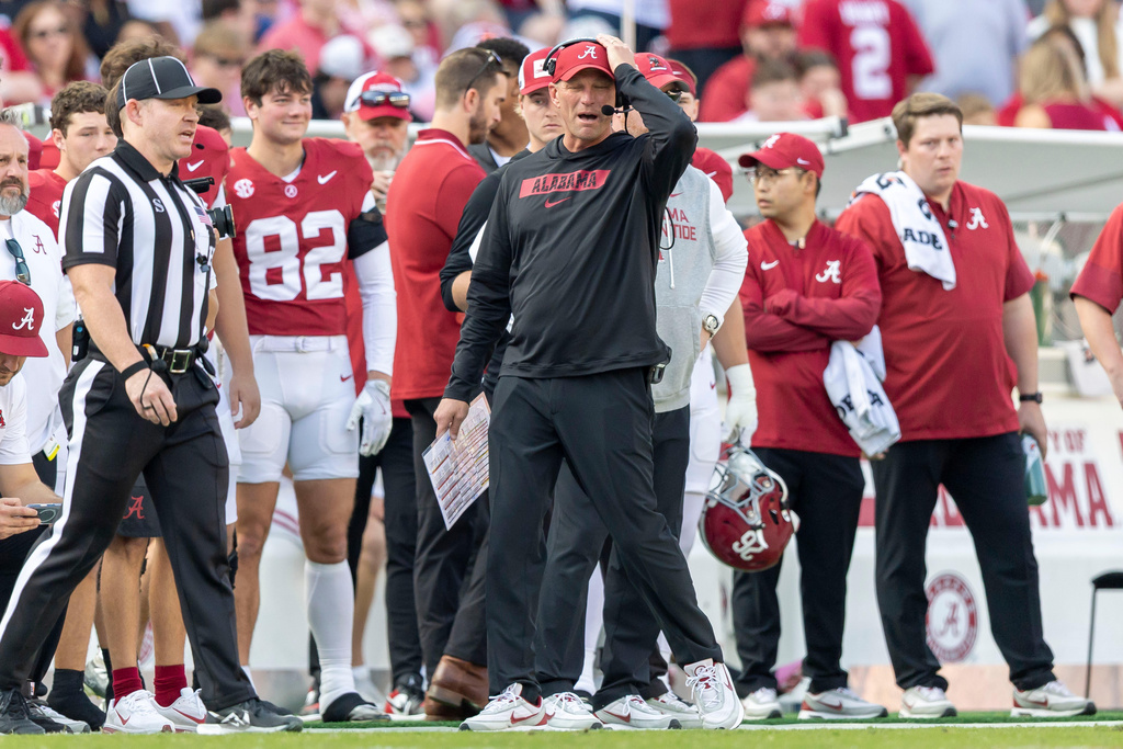 Alabama head coach Kalen DeBoer, center, reacts to a play during the first half of an NCAA college football game against Oklahoma, Saturday, Nov. 15, 2025, in Tuscaloosa, Ala. (AP Photo/Vasha Hunt)