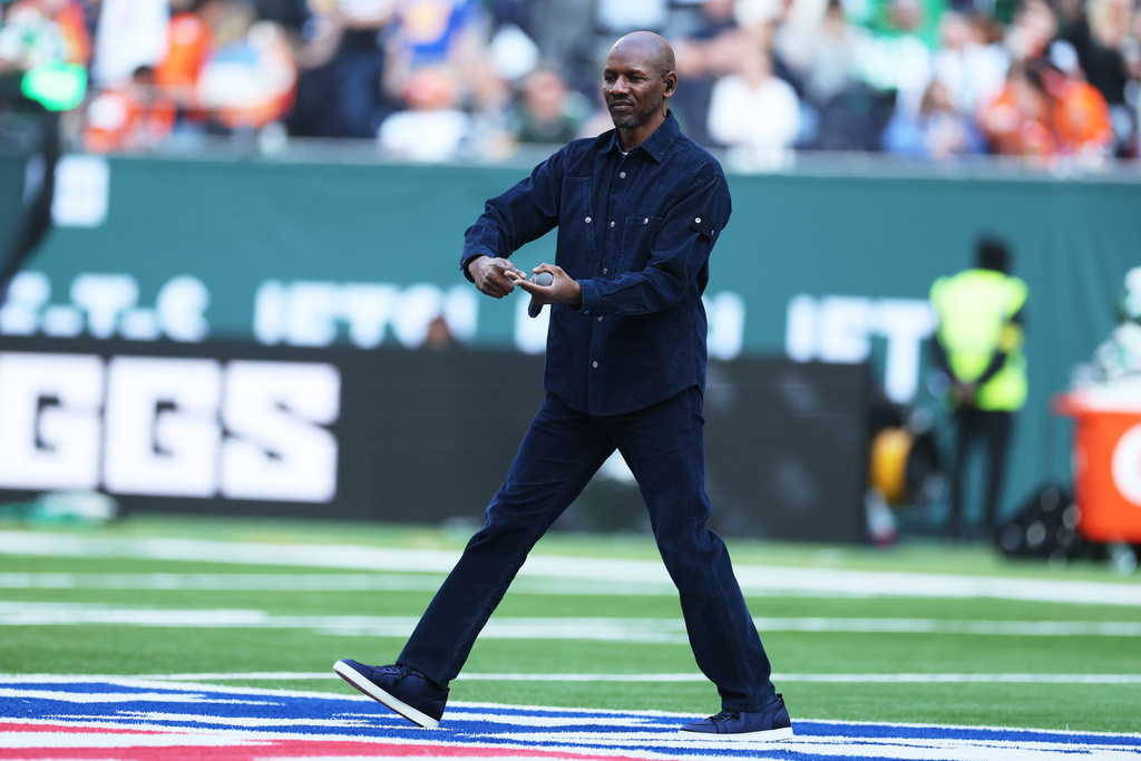 British rapper Giggs performs during the halftime show at an NFL football game between the Denver Broncos and the New York Jets, Sunday, Oct. 12, 2025, in London. (AP Photo/Ian Walton)
