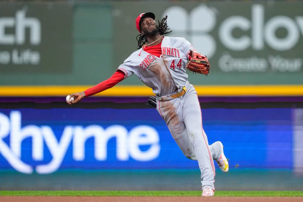 Cincinnati Reds shortstop Elly De La Cruz throws out Milwaukee Brewers' Luis Lara at first base during the fifth inning of a baseball game Sunday, Sept. 13, 2026, in Milwaukee. (AP Photo/Kayla Wolf)
