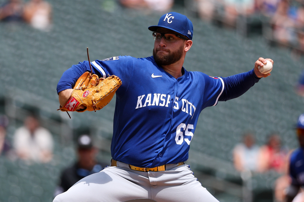 Kansas City Royals starting pitcher Noah Cameron delivers against the Minnesota Twins during the first inning of a baseball game, Sunday, June 7, 2026, in Minneapolis. (AP Photo/Matt Krohn)